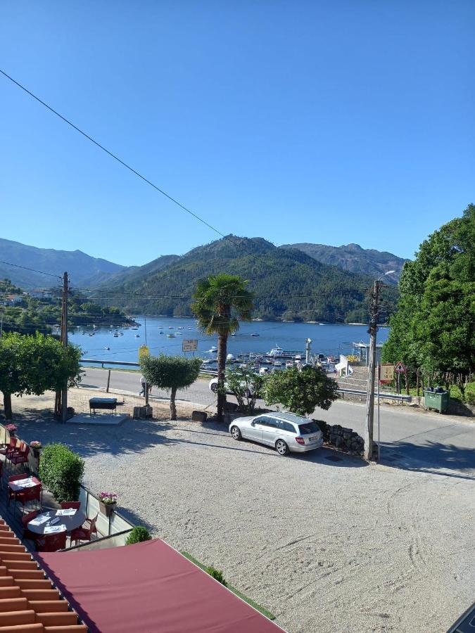 Sobreiro Apartamentos Rio Caldo Eksteriør bilde