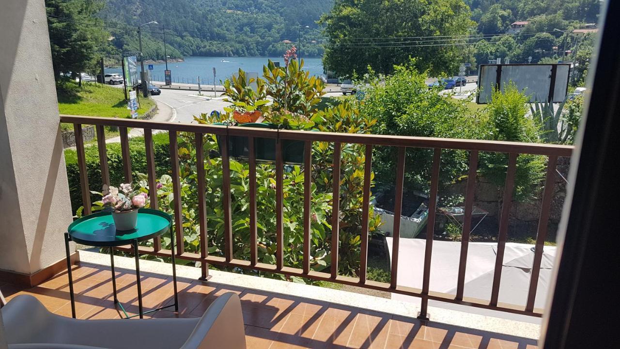 Sobreiro Apartamentos Rio Caldo Eksteriør bilde